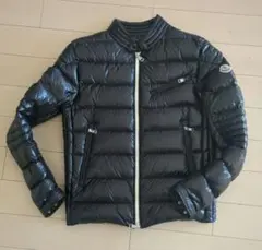 最終お値下げ！〈美品〉MONCLER ダウンジャケット（右袖口に難あり）