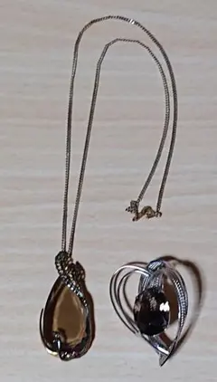 昭和レトロ レディース シルバーネックレス&ブローチ 2点セット (匿名配送)