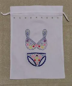 刺繍入り布製巾着袋