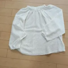 スタジオクリップ　ホワイトブラウスのサムネイル