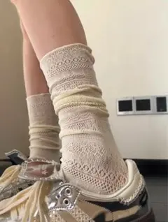 レース編みクリーム色ソックス
