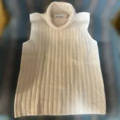 BeBe クリーム色 タートルネック ニットベスト
