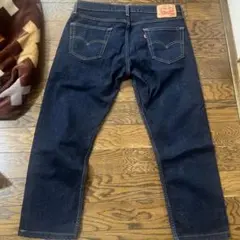 Levi's ダークブルー ストレートジーンズ