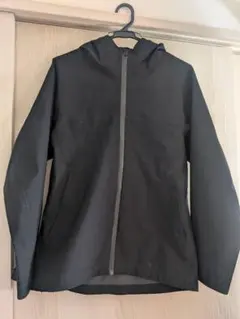 ユニクロ ブロックテックパーカー