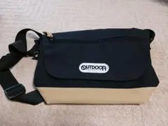 OUTDOOR ボディバッグ 黒/ベージュのサムネイル