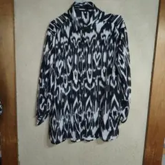 長袖シャツ 黒白模様 M/Lサイズ