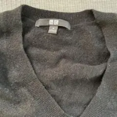 UNIQLO ブラック Vネック セーター M