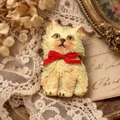 美品◇ヴィンテージ◇猫ブローチ 立体 キャット 赤リボン◇レトロ アンティーク