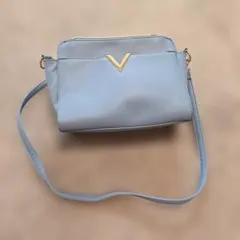 V字金具付き ショルダーバッグ ライトブルー