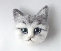 羊毛フェルト ブローチ 猫 顔 キジ白 - メルカリ