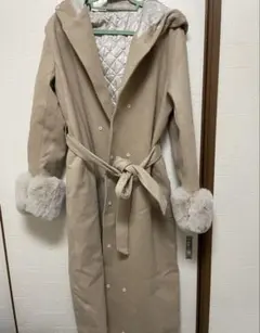 ベージュロングコート