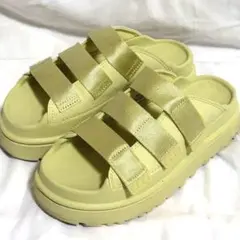 UGG ゴールデントグル BK 23cm - メルカリ
