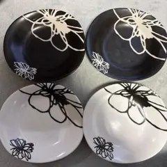 フラワーデザインの皿セット 4枚