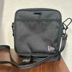 New Era ちいかわ ショルダーバッグ ブラックのサムネイル