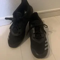 adidas ランニングシューズ　ブラック　23センチ
