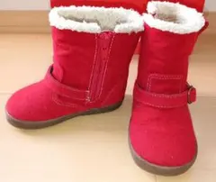 赤いファー付きキッズブーツ