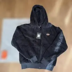 試着のみ。ほぼ新品。BTS PTD ボア フーディ Mサイズ　パーカー