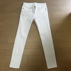 白　パンツ　スキニーパンツ　ズボン　ホワイト