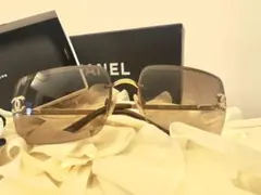人気急上昇中のCHANEL brownスクエア型 ヴィンテージサングラスのサムネイル