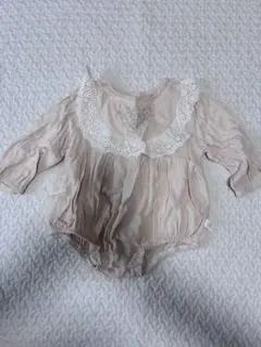 ベージュ レース襟ロンパース 長袖