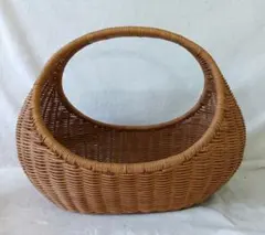 籐製　クロワッサン型ラタンバスケット　大　ワンハンドル　持ち手付きカゴ
