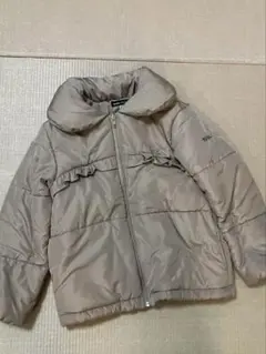 BEBEフリル付きベージュダウンコート130