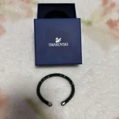 SWAROVSKI グリーン オープンバングル　ブレスレット