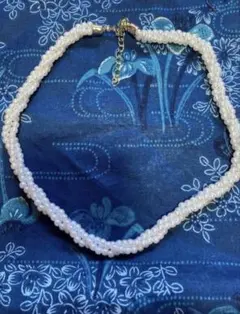 ホワイトパール 風ツイストネックレス 結婚式にも　オシャレにも　プレゼントにも