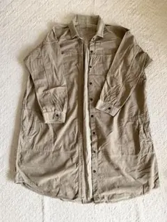 ベージュ ロングシャツ サイドポケット付き