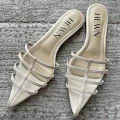 HEWN Pointed strap mules アイボリー　サンダルのサムネイル