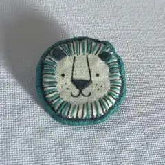 [ハンドメイド]ミニブローチ　ライオン