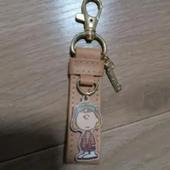 ユニバ　USJ サリー・ブラウン　冬バージョン　PEANUTS キーホルダー