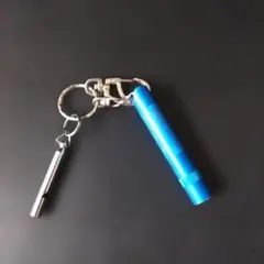 ホイッスルと懐中電灯