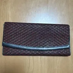 伝統工芸 印伝 長財布 黒×赤 総柄 ゴールド金具 かぶせ型 - メルカリ