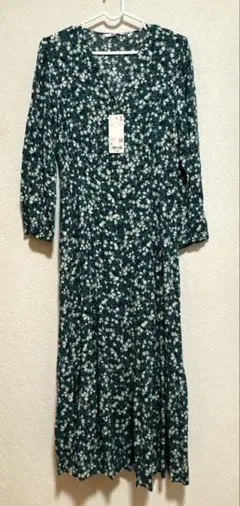 UNIQLO 七分袖プリントVネックフレアワンピース
