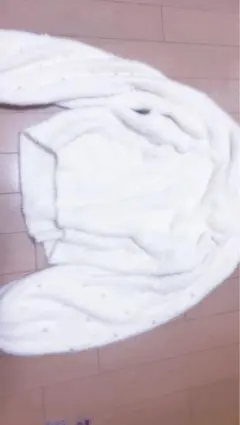 ホワイト パール装飾 長袖ニット