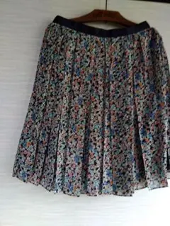花柄プリーツスカート ひざ丈