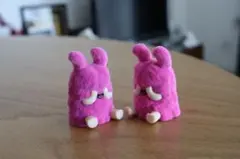 ピンクのウサギキャラクター 2体セット