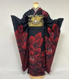 黒地に赤の大輪牡丹の振袖フルセット - メルカリ