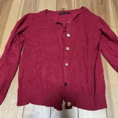 赤 カーディガン ボタン付き