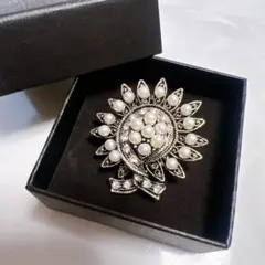 ブローチ パール シルバー 直径4cm（縦横も4cm）入学式・卒業式・パーティー