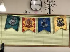 ハリーポッター　壁掛け　4つの寮ロゴ旗　フラッグ4点セット