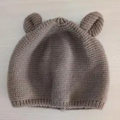 クマ耳付きベージュニット帽子