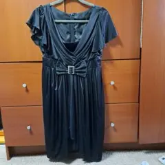 黒のリボン付きドレス