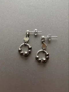 シルバー 黒ビーズ フープピアス