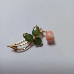 ヴィンテージ 珊瑚＆翡翠 ブローチ 薔薇モチーフ ピンクサンゴ ヒスイ