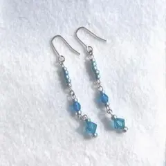 ハンドメイド 青色ビーズ ロングピアス