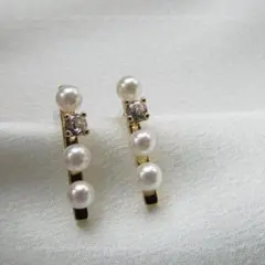 【新品未使用品/ESTELLE】三連パールピアス/チタンピアス/ゴールド