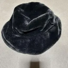 黒いファーバケットハット