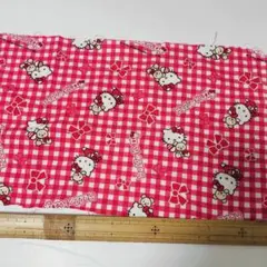 60×23ぐらい　ハローキティ チェック柄生地 綿　©2004